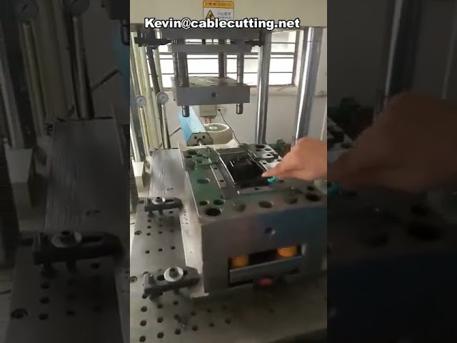 Maszyna wtryskowa z pojedynczym przesuwem 85 ton do produkcji etui na telefon i pokrowców