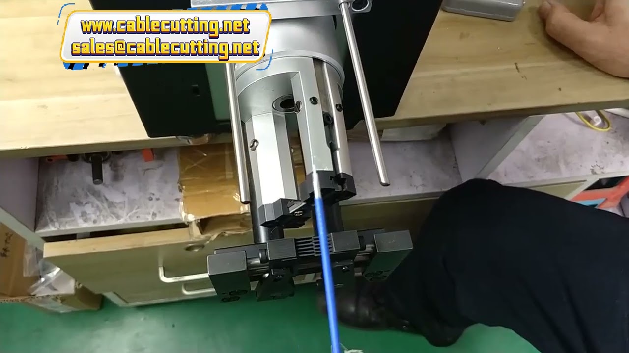 Półautomatyczna maszyna do ściągania izolacji kabli koncentrycznych z serwomotorem