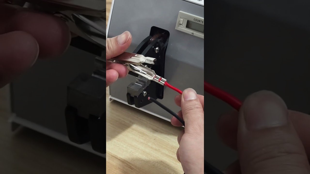 Elektryczna zaciskarka do końcówek krokodylkowych – niezawodne narzędzie do produkcji #fabryka #maszyna