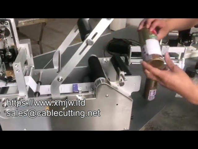 Ręczna etykieciarka do butelek okrągłych – precyzyjne etykietowanie