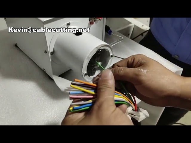 Pneumatyczno-elektryczna automatyczna maszyna do obierania i skręcania przewodów wielożyłowych, do ściągania izolacji i skręcania przewodów zasilających