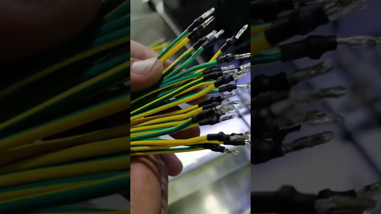 Automatyczne nakładanie rurki termokurczliwej na zaciskane przewody | Maszyna do obróbki kabli
