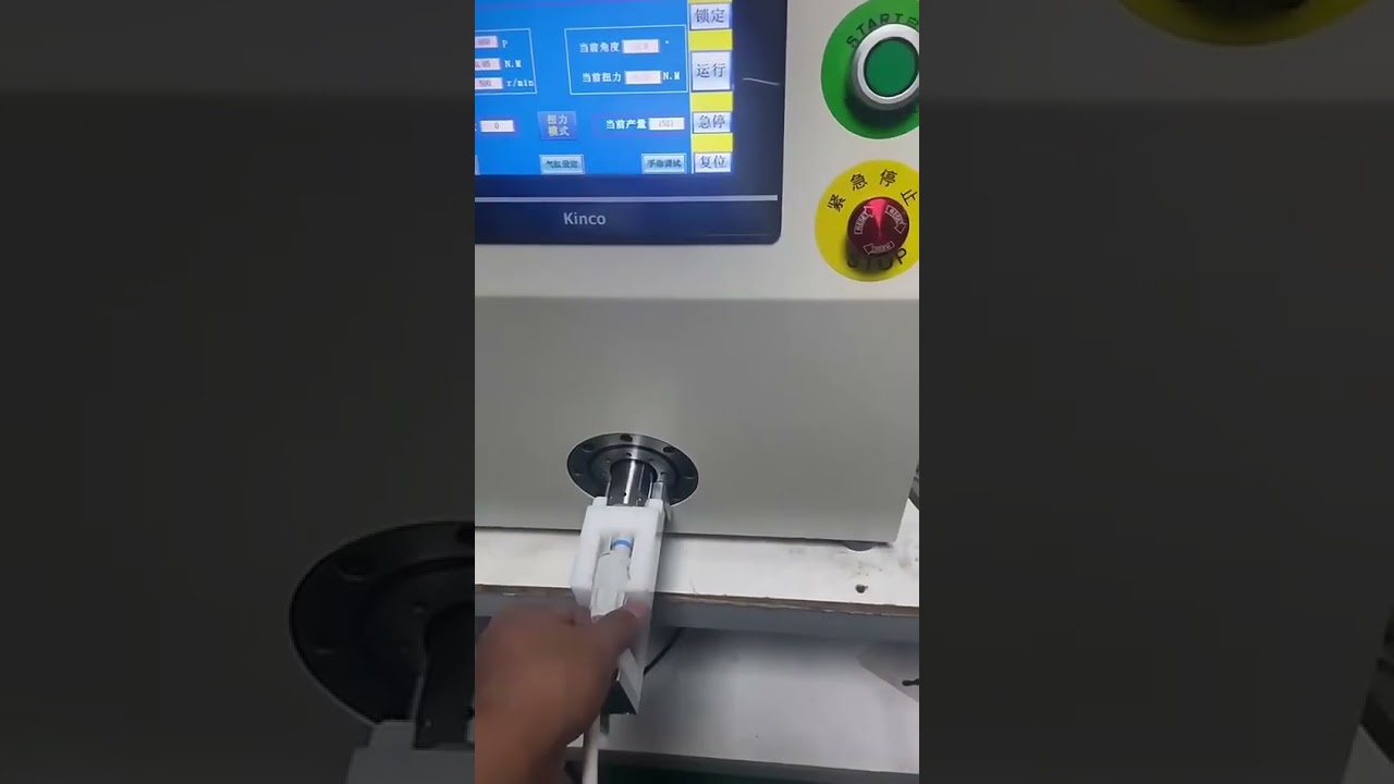 Automatyczna maszyna do wkręcania i dokręcania nakrętek – wydajność na linii produkcyjnej #maszyna #automatyka #przemysł