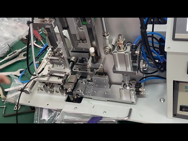 Półautomatyczna maszyna do lutowania kabli PCB-USB – cięcie, zdejmowanie izolacji i lutowanie