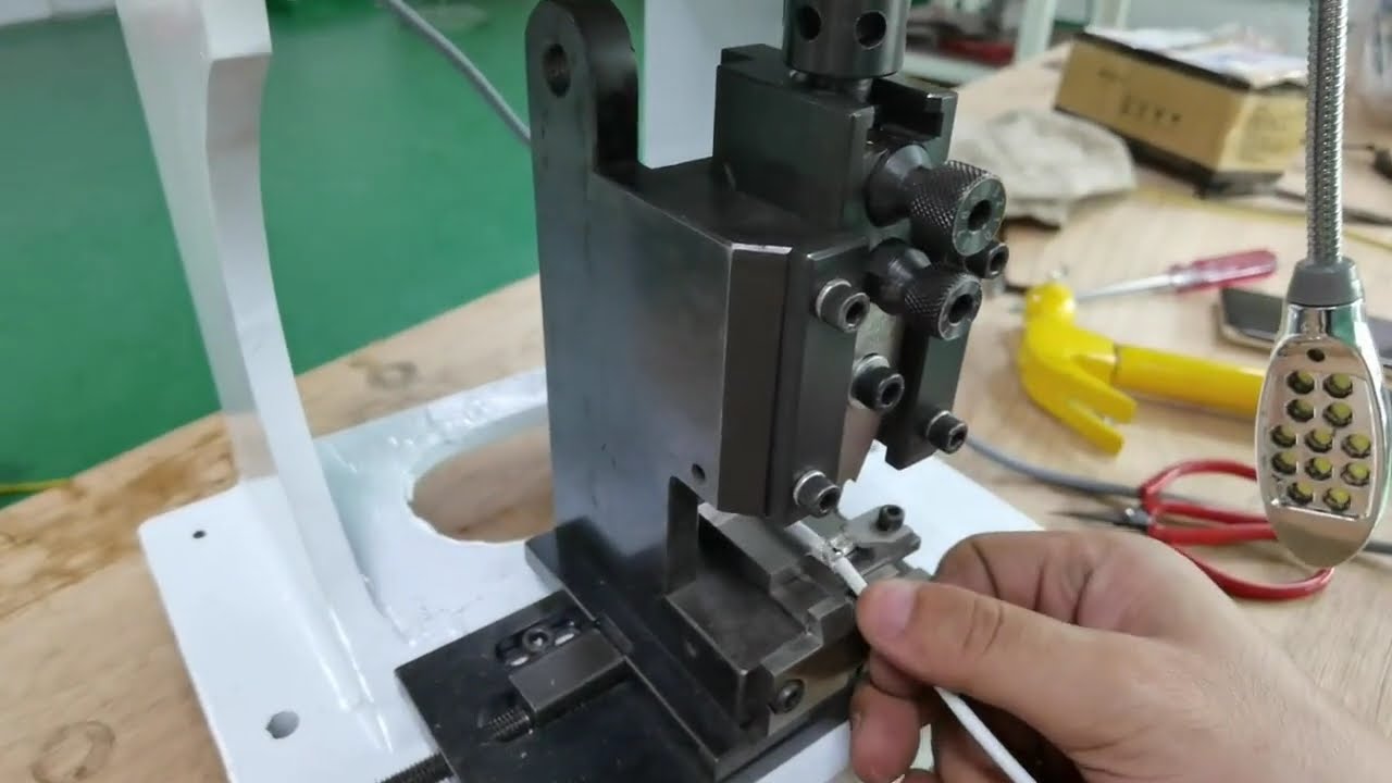 Forma do maszyny terminalowej 2.0T oraz akcesoria – precyzyjne narzędzia do obróbki kabli