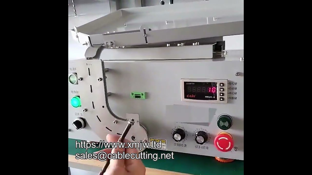 W pełni automatyczna maszyna do montażu nakrętek z elektrycznym dokręcaniem śrub